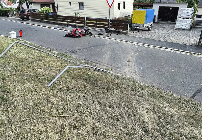 Motorradfahrer lebensgefährlich verletzt bei Unfall in Eschenbach
