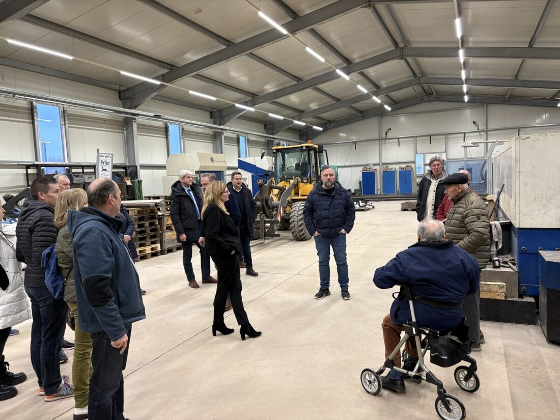 Hirschau. SPD-Stadt- und Kreisräte besuchten die Fertigungshalle von MoTec Metallbau im Industriegebiet Am Bachranken. Beim Rundgang stellten die Inhaber ihr Leistungsspektrum vor und sprachen über Gründung und Kunden.