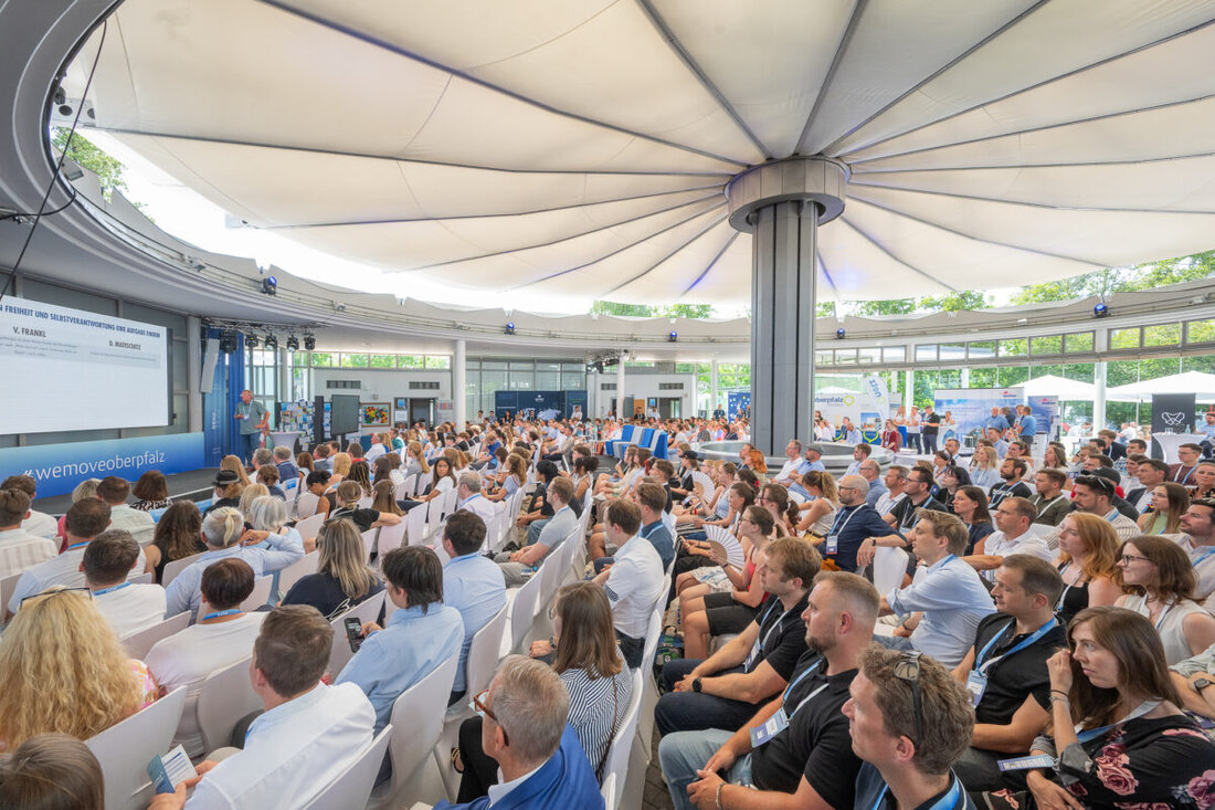 Weiherhammer. Am 24. Juni bringt der DENK.summit Gründerteams, Investor:innen und Unternehmen im Innovision Center in Weiherhammer zusammen. Die vierte Ausgabe der Start-up- und Karriereveranstaltung macht die Oberpfalz erneut zum Treffpunkt für Innovation, Unternehmergeist und berufliche Perspektiven.