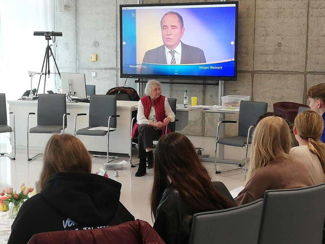 Kemnath. An der Realschule am Tor zur Oberpfalz gaben zwei Ehrenamtliche der Caritas Tirschenreuth Einblicke in Begleitung und Palliativhilfe. Alle zehnten Klassen sprachen offen über Krankheit, Sterben, Tod und Vorsorge.