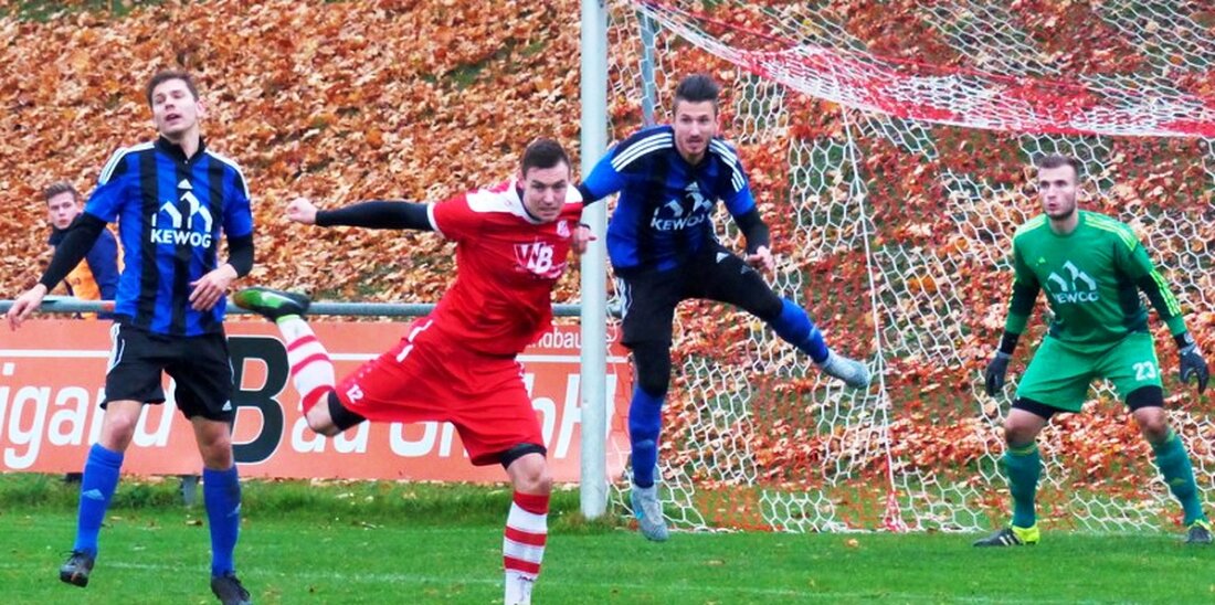 Weiden. Dauerregen führt zur Absage des Heimspiels der SpVgg SV Weiden gegen Eintracht Bamberg. Der Förderverein feiert trotzdem. Von Stephan Landgraf Die Platzbegehung am frühen Freitagvormittag war kurz, die Entscheidung schnell [&hellip;]