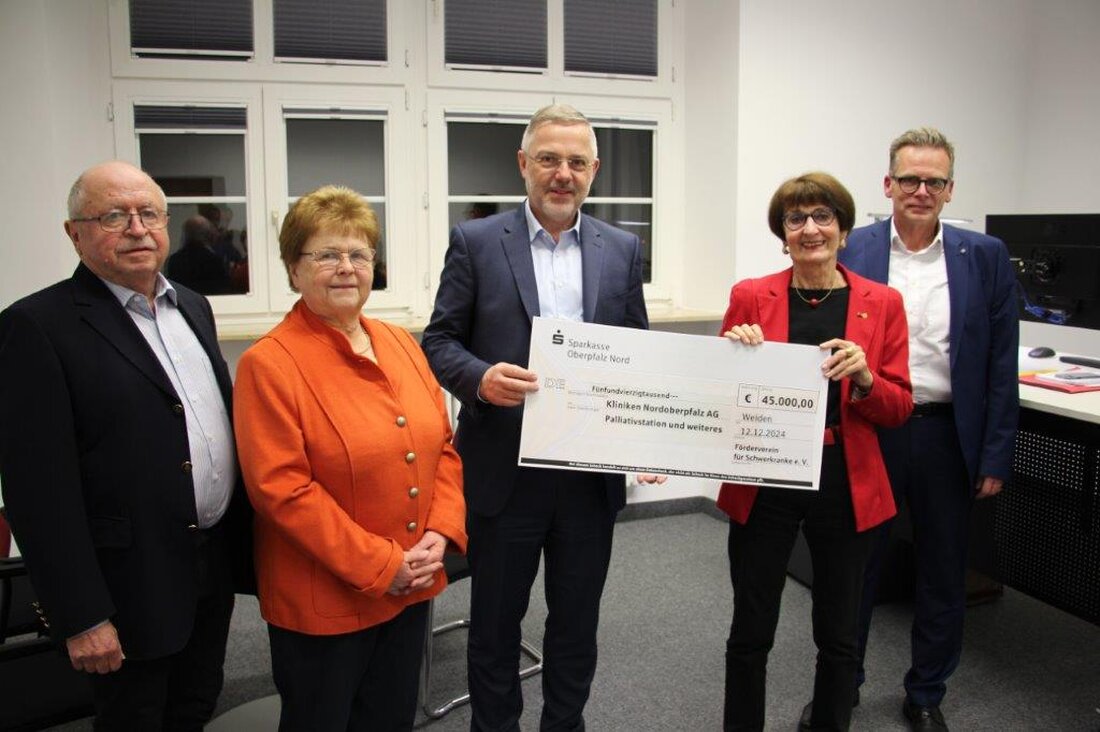 Weiden. Der Förderverein für Schwerkranke spendet 45.000 Euro an die Kliniken Nordoberpfalz, um außerhalb der Sozialsysteme Hilfe zu leisten. Die Spende unterstützt unter anderem Aus- und Fortbildungen, Therapien sowie die Anschaffung medizinischer Hilfsmittel.