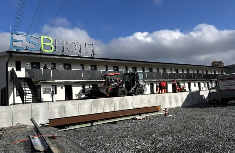 Hotel und Schlafcontainer: Neue Übernachtungsangebote an der A93