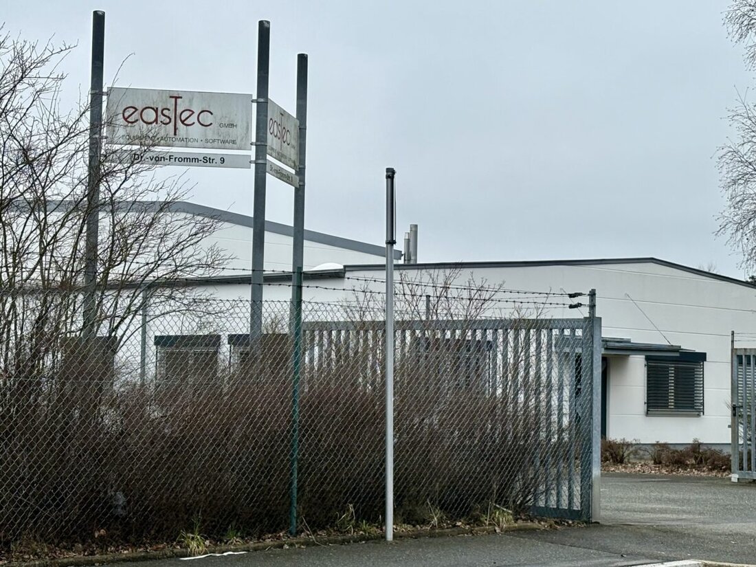 Weiden. Das Amtsgericht ordnete am 20. Februar 2026 die vorläufige Insolvenzverwaltung für die EASTEC GmbH an. Der Betrieb läuft weiter, Löhne sind über Insolvenzgeld für drei Monate gesichert, eine Lösung wird geprüft.