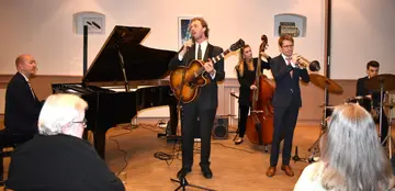 "Chis Hopkins meets the Young Lions": Schwungvoll in den Frühling