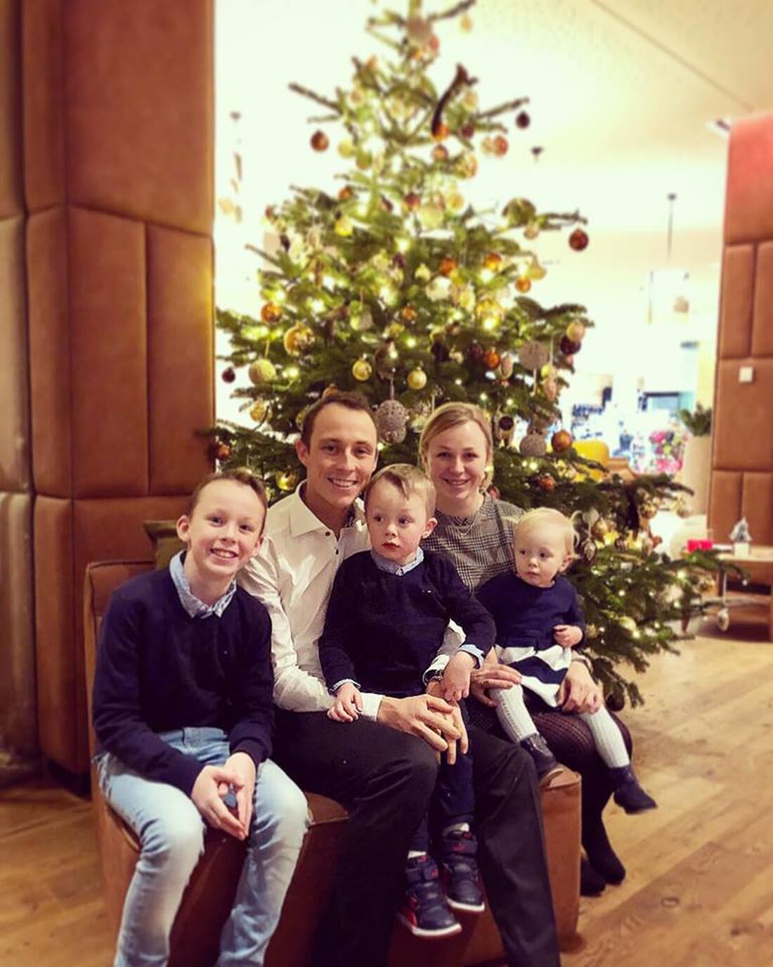 Flossenbürg. Eric Frenzel ist nach seinem Siegeszug in Seefeld wieder zu Hause in Flossenbürg – und wurde dort schon sehnsüchtig erwartet.  Von Eric Frenzel “Nach rund sechs Stunden Fahrt nehme [&hellip;]