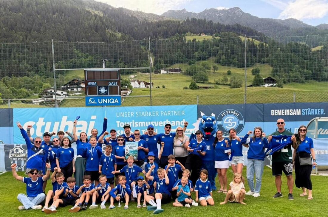 Die E-Jugend der SpVgg Schirmitz erlebte beim renommierten Chairmancup im Stubaital ein unvergessliches Pfingstwochenende. Obwohl sportlich große Herausforderungen warteten, sorgten Zusammenhalt, Kampfgeist und die Auszeichnung als beste Fans des Turniers für einen besonderen Erfolg abseits der Tabelle.