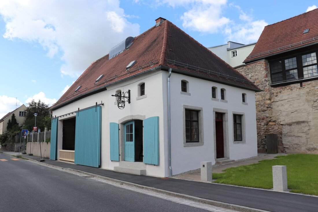 Tirschenreuth. Bei den Stiftlandtagen zeigte Schreinermeister Horst Schafferhans in der Alten Wagnerei, wie viel Handwerk in einem Holzrad steckt. Die Vorführung ließ Geschichte, Werkzeug und Können eindrucksvoll aufleben.
