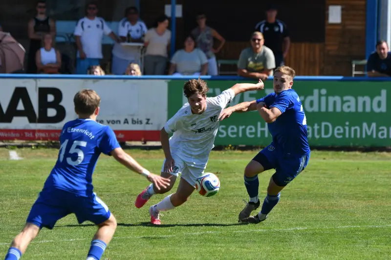 Bezirksliga Nord: Torreiche und überraschende Ergebnisse würfeln die Liga durch