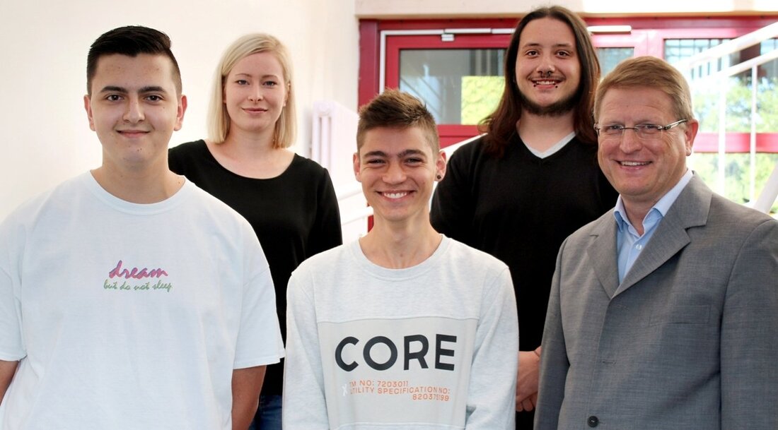 Waldsassen. Bei der 4you Promotion GmbH Werbeagentur starteten drei Auszubildende zum Fachinformatiker für Anwendungsentwicklung ins Berufsleben. Raphael Marsch, Maxim Merkel und Niklas Schönauer werden künftig in den Bereichen Hardware- und [&hellip;]