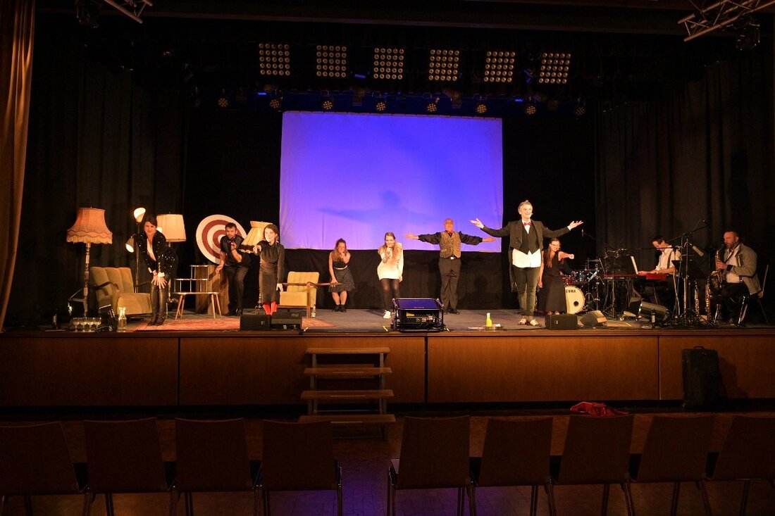 Leuchtenberg. Das Landestheater Oberpfalz verabschiedet sich gezwungenermaßen in eine Herbstpause. Die Hoffnung liegt auf Dezember: Dann will das Ensemble wieder voll durchstarten. “Nachdem die Regierung beschlossen hat, dass alle Kulturveranstaltungen [&hellip;]