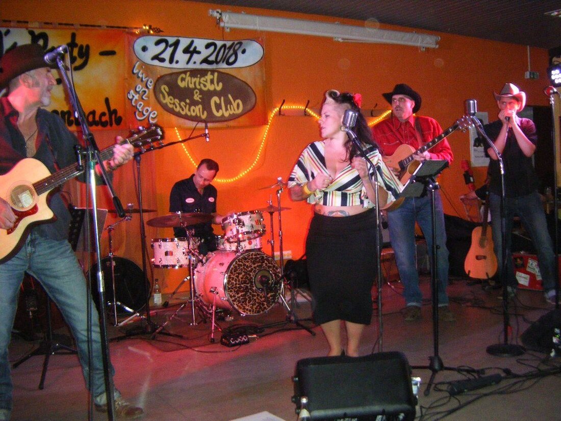 Schwarzenbach. Rio Nero – einfach übersetzt Schwarzenbach – wurde zum Rock’n’Roll Mekka. Die Veranstalter der Vespa-Gruppe “Rio Nero” staunte nicht schlecht, von woher die Rockabillygemeinde überall zu ihrer Back to the [&hellip;]