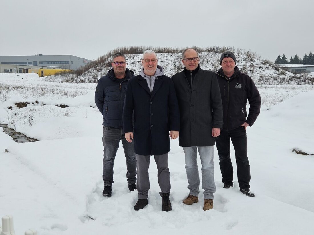 Kemnath. Der Garten- und Landschaftsbau Bierschenk verlegt seinen Firmensitz von Kirchenpingarten ins Gewerbegebiet West III und baut dort neu. Drei Zu- und Ausfahrten verbessern die Erreichbarkeit, Baubeginn im Frühjahr.