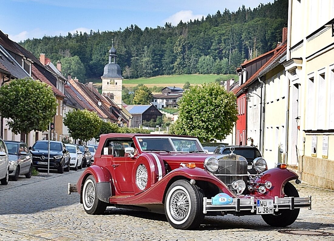 Kemnath. Altes Blech und blitzender Chrom – über 30 Old- und Youngtimer waren am Samstag im Ortsteil Waldeck zu bestaunen.