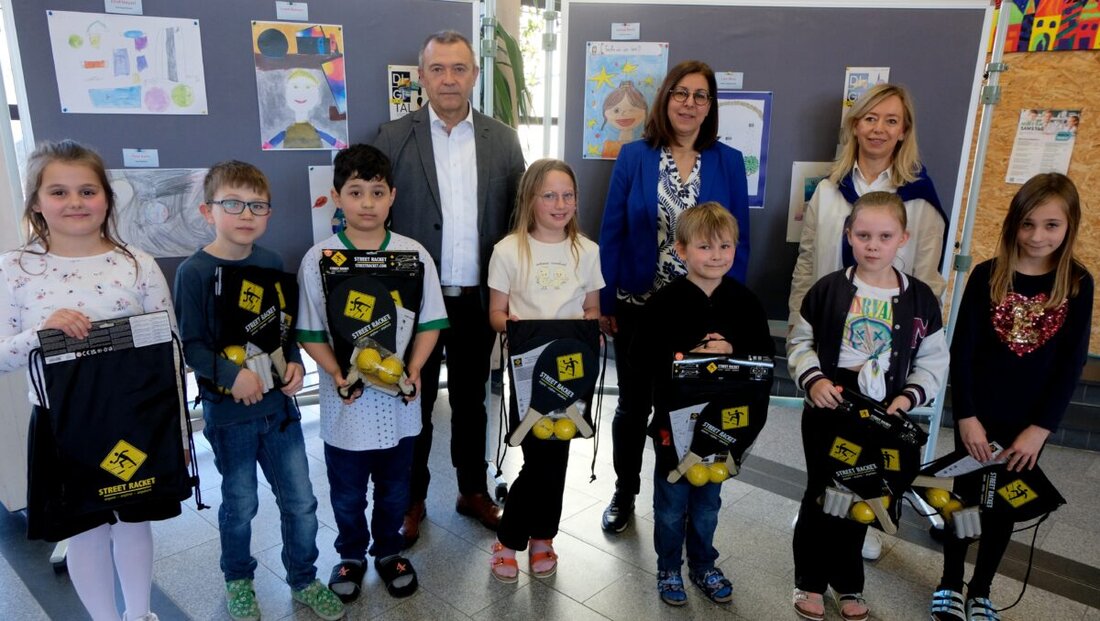 Floß. Der 55. Internationale Jugendwettbewerb der Volks- und Raiffeisenbanken faszinierte die Schüler der Flosser Grund- und Mittelschule. Sieben Gewinner wurden aus allen Klassen für ihre kreativen Werke zum Thema "Echt digital" ausgezeichnet.