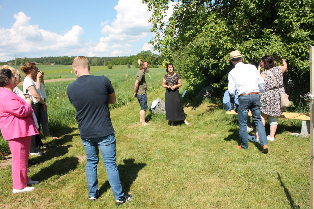 Trabitz. Der Kräuterlehrpfad Gänsmühle wurde eröffnet und lädt ein, heimische Kräuter für Küche und Gesundheit neu zu entdecken. Initiiert von Liane Scharf, vom Verein TEH zertifiziert und regional gefördert.