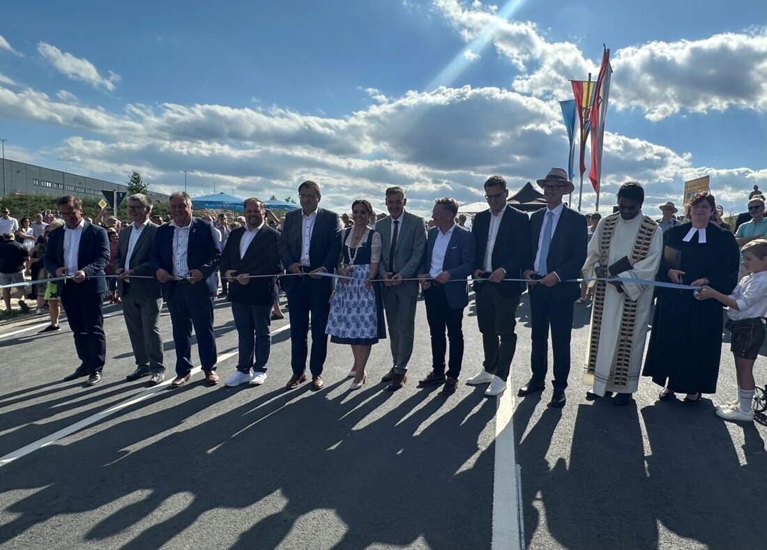 Waldershof. Die Ortsumgehung an der Staatsstraße 2177 ist am 6. August 2026 ein Jahr früher als geplant freigegeben worden. Sie entlastet den Ortskern und verbessert die Anbindung an die Autobahn A 93.