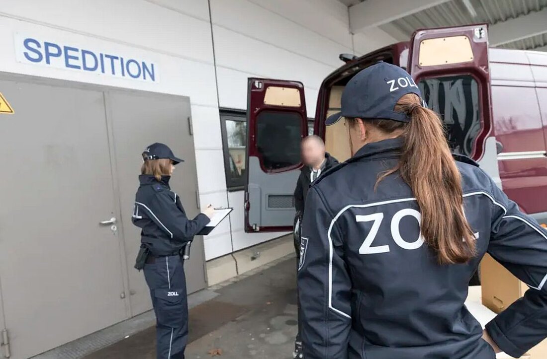 Regensburg. Das Hauptzollamt zieht Bilanz zur Schwerpunktprüfung in der Paketbranche. Am 6. Mai 2026 kontrollierten 68 Beschäftigte Betriebe und befragten über 170 Personen; 23 Sachverhalte erfordern weitere Ermittlungen.