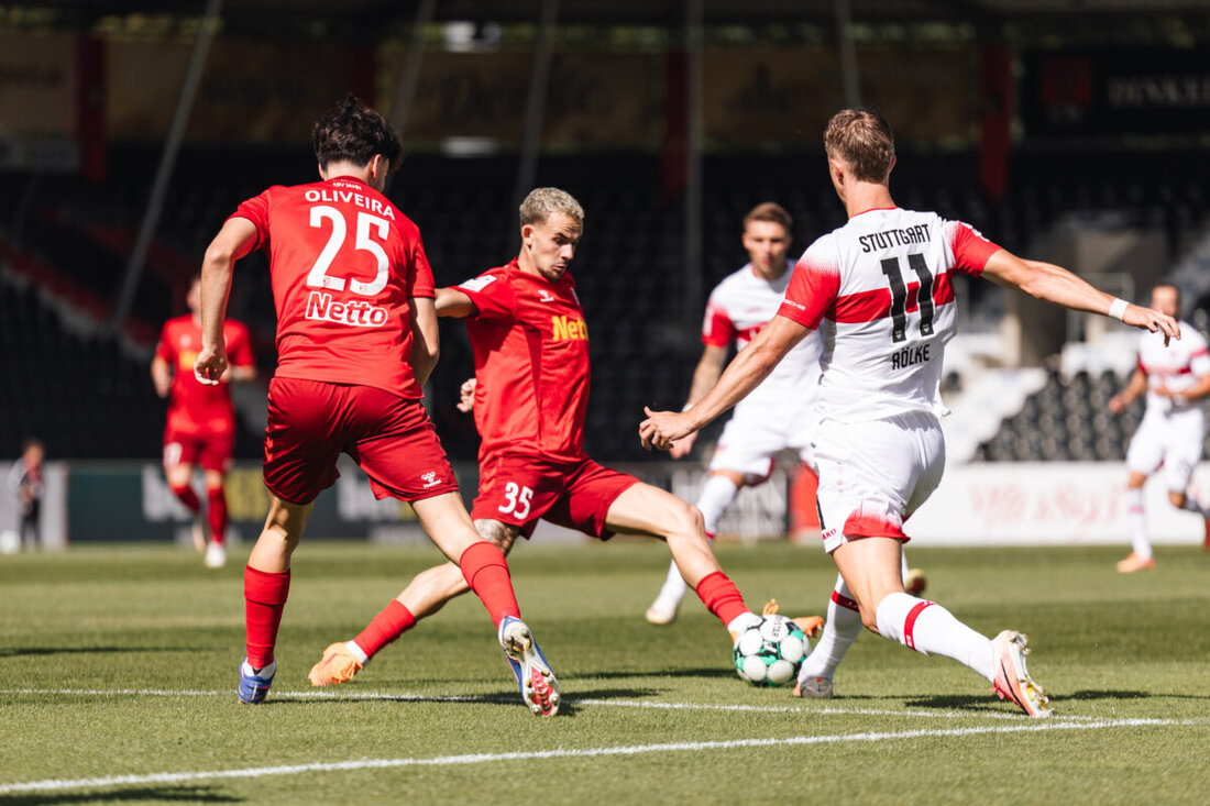 Großaspach. Drei Tore Vorsprung, am Ende nur ein Punkt: Der SSV Jahn verspielt beim VfB Stuttgart II eine hervorragende Ausgangslage. Beim 3:3 bringen zwei Gegentore vor der Pause die Wende – und ein bekanntes Problem kostet den Sieg.