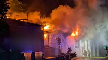 Großbrand in Ursensollen: Lagerhalle in Flammen – schnelles Eingreifen verhindert Schlimmeres
