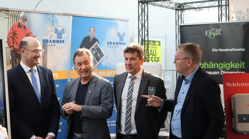 Kolumne „Immer auf der Sonnenseite“: Plausch über Solar & Co. mit dem Staatsminister