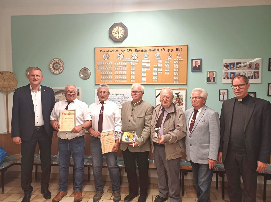 Maxhütte-Haidhof. Der Rassegeflügelzuchtverein feierte sein 60-jähriges Bestehen mit einer Feier und Ehrungen langjähriger Mitglieder. Vorsitzender Max Feuerer hob die Vereinsgeschichte und die Erfolge in der Züchtung hervor.