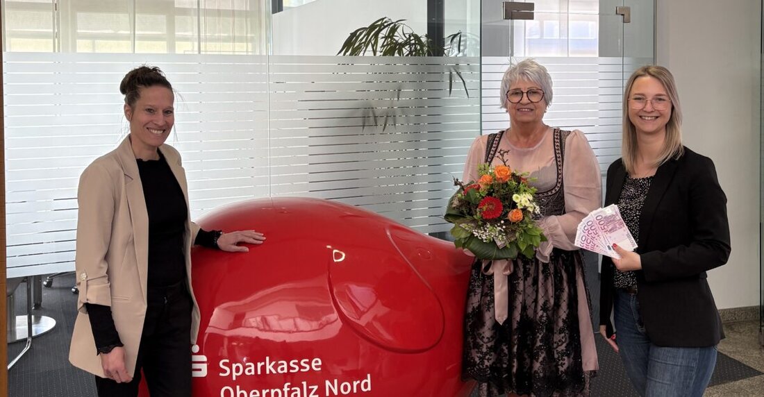 Kemnath. Marianne Böhm gewann beim PS-Sparen 10.000 Euro und erhielt den Gewinn im Regionalcenter der Sparkasse Oberpfalz Nord. Sie plant Reisen nach Kroatien und ins Zillertal und spart mit PS-Losen weiter.