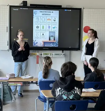 Kreatives iPad-Regelplakat entsteht an der Mittelschule Erbendorf