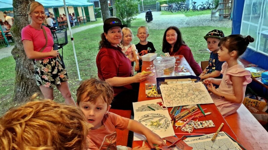 Weiden. Am Freitag, 7. August, lädt die Siedlergemeinschaft Rehbühl ab 14 Uhr zum Spielplatzfest an der Rehbühlschule ein. Spielewagen, Hüpfburg und Spritzwand der Feuerwehr sorgen für Action und familienfreundlichen Spaß.