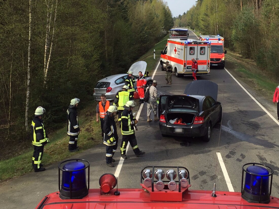 Parkstein. Heute Morgen verursachte eine US-Soldatin einen Unfall mit 20.000 Euro Gesamtschaden.  Die 34-Jährige Soldatin war mit ihrem Dodge auf der Kreisstraße unterwegs in Richtung Weiden. An einem Waldweg wollte sie [&hellip;]