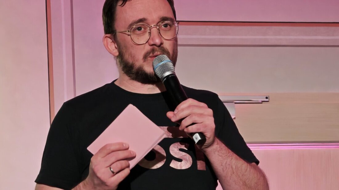 Weiden. Stephan „Rosi“ Rosner ließ die Stand-up-Comedy zurückkehren: Premiere im voll besetzten Café-Center mit Bea Herzog, Götz Frittrang und Vitus Ehrenthaler. 