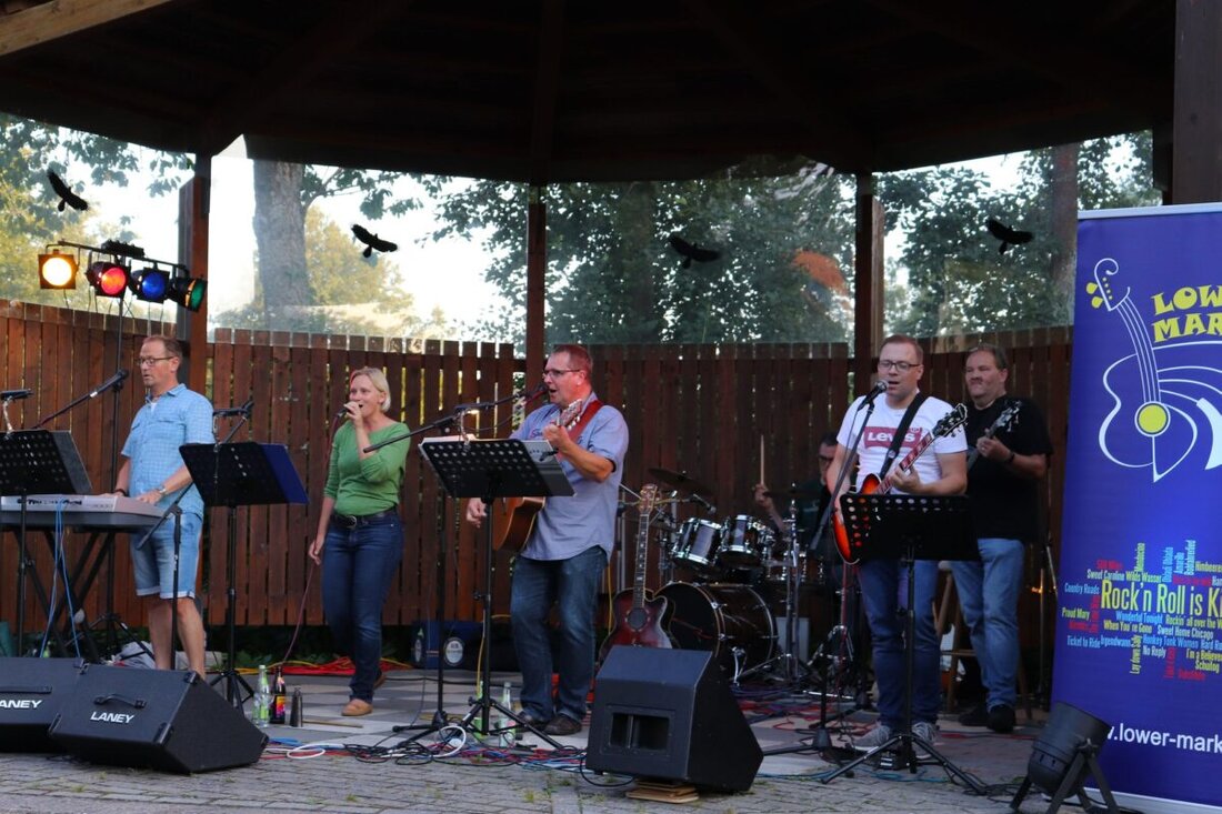 Weiden. Die Band Lower Market aus Weiden, gegründet 1990, ist bekannt für Coverversionen bekannter Hits und sucht aktuell einen Schlagzeuger. Mit fast 35 Jahren Erfahrung belebt sie die Musikszene der Nordoberpfalz und betont Musik aus Leidenschaft.