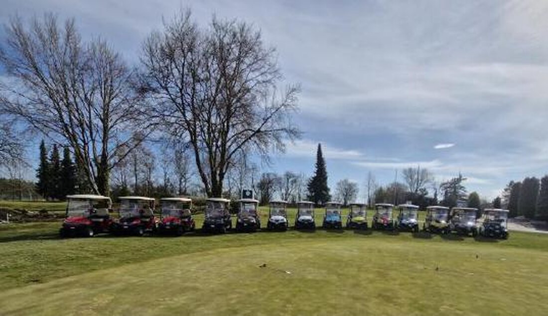 Schmidmühlen. Der GLCS präsentiert Golfcarts im neuen Look: vom Autohaus Maschek foliert, mit modernen Grafiken, starken Farben und Retro-Details. Die Unikate werten Platz und Spielerlebnis sichtbar auf.