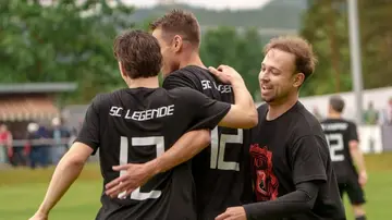 Bildergalerie: Fußballgeschichte zum Anfassen - Legendenspiel begeistert in Luhe-Wildenau