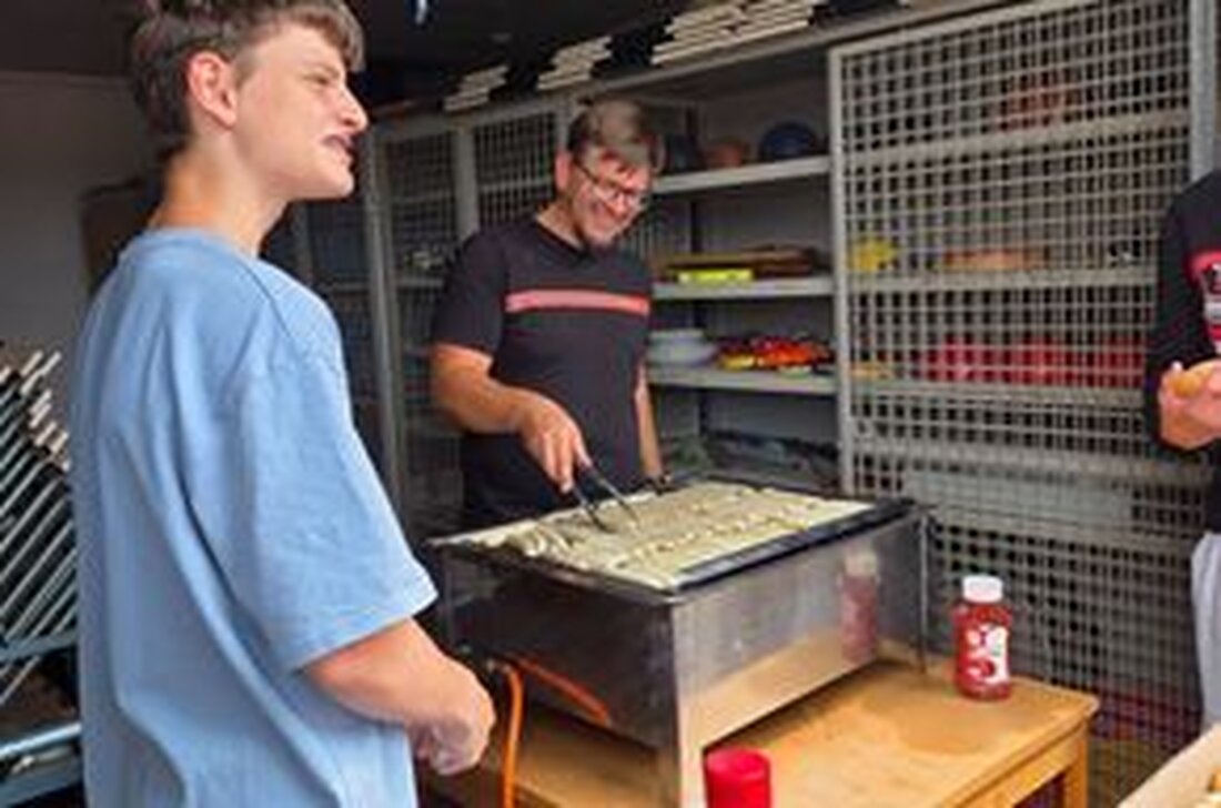 Pressath. Mit einem Grillfest feierte die Mittelschule Pressath den Abschluss ihres Cybermobbing-Projekts und würdigte das große Engagement der Schülerinnen und Schüler. Gemeinschaft stand im Mittelpunkt.