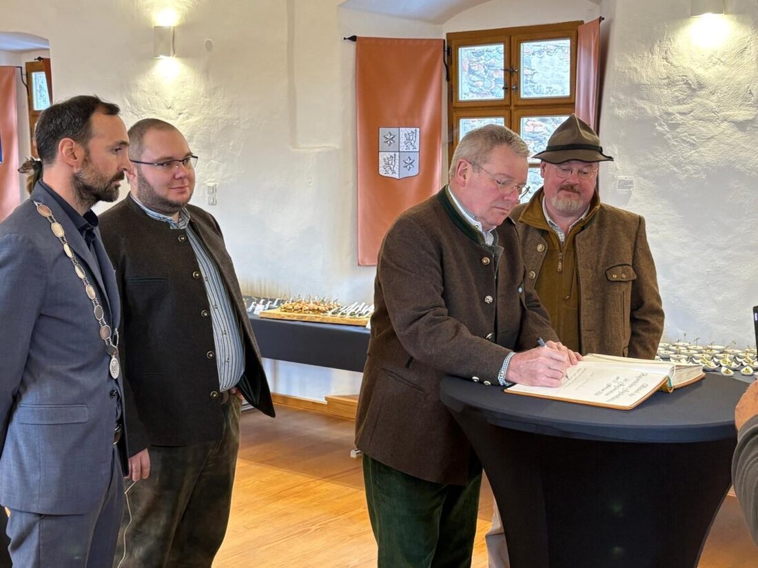 Moosbach. Am Samstag, 21. Februar 2026, kommt um 14 Uhr der Präsident des Bayerischen Jagdverbands Ernst Weidenbusch ins Jagdmuseum im Schloss Burgtreswitz. Themen: Jagd, Naturschutz, Jagdkultur. Presse ist eingeladen.
