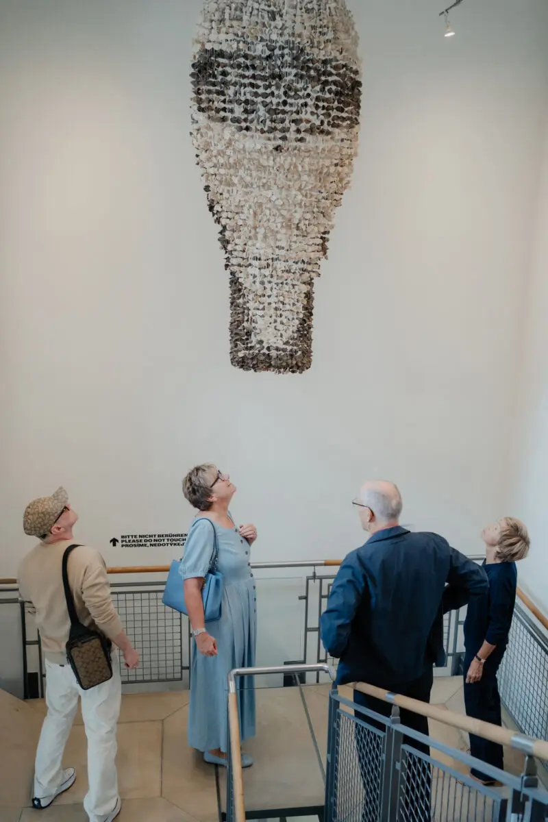 70 Gäste erleben „Confluence“ im Keramik-Museum Weiden