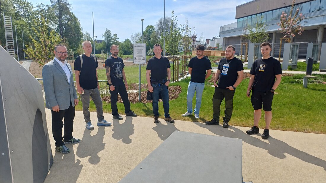 Kemnath. Die Realschule am Tor zur Oberpfalz hat ihren Außenbereich abgenommen. Ein offener Campus mit Sportflächen, Ruhezonen und Beleuchtung, der allen offensteht und als Ort für Lernen und Begegnung dient.