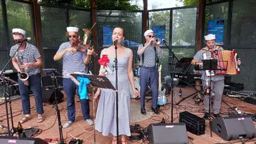 Seemannslieder und Sommerklänge begeistern im Max-Reger-Park