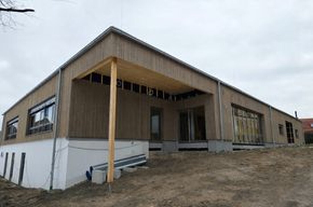 Kirchenthumbach. Die Ausbildungsmesse im Vierstädtedreieck unterstützt die Offene Ganztagsschule mit einer Spende von 300 Euro. Davon werden Küchenutensilien gekauft, damit Kinder nachmittags gemeinsam kochen und backen.