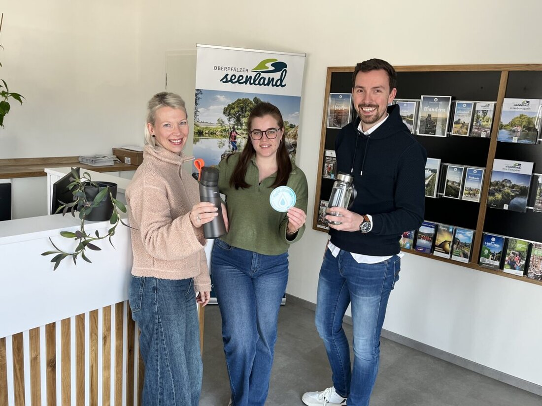 Steinberg am See. Ab Samstag, 28. März 2026, öffnet die Tourist-Information des Oberpfälzer Seenlands wieder und startet bis Allerheiligen in die Hauptsaison. Neu: Refill-Station zum kostenlosen Auffüllen.