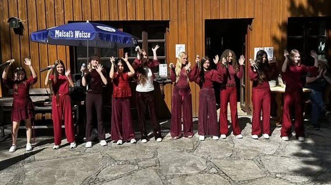 Weiden. Beim Kinder- und Familienfest der Naturfreunde lockten Sonne und Musik viele Gäste zum Wanderheim in Trauschendorf. Malinka begeisterte mit Tänzen, und die Sammlungen wurden lebendig erklärt.
