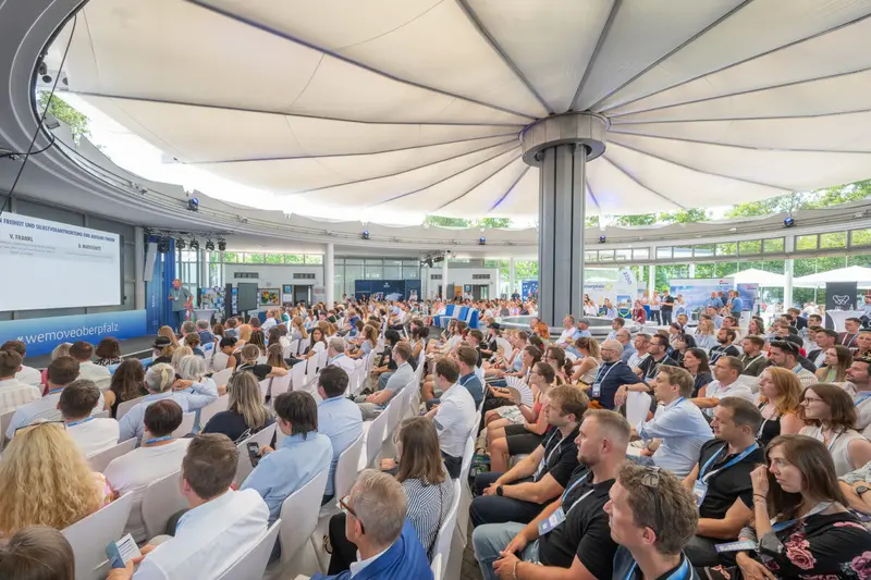 DENK.summit feiert vierte Ausgabe mit zwei VIP-Gästen in Weiherhammer