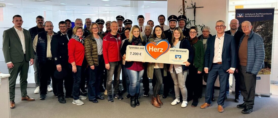 Rothenstadt. Die Volksbank Raiffeisenbank Nordoberpfalz hat mehreren Vereinen und sozialen Einrichtungen in Rothenstadt und Etzenricht über 7.200 EUR gespendet. Die Mittel stammen aus dem Gewinnsparverein Bayern und unterstützen lokale Vereine, Schulen und Kindergärten.