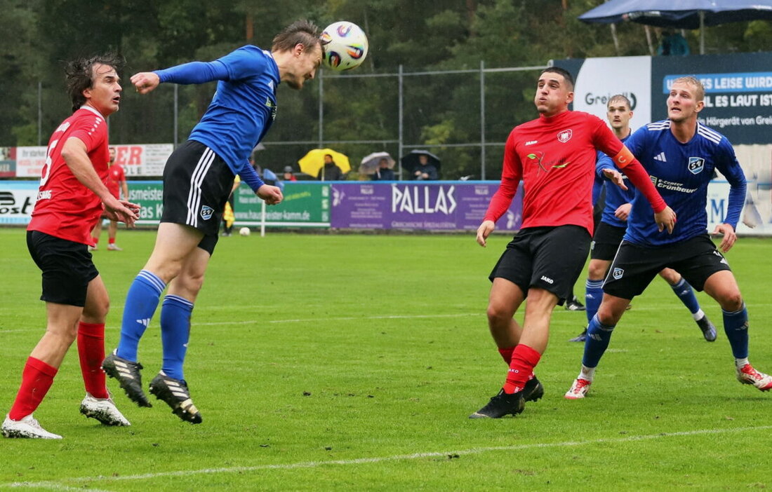 Regensburg. Der SV Etzenricht siegt bei FC Kosova mit drei zu null, doch der klare Endstand täuscht: Erst späte Konter entschieden das Spiel. Etzenricht bleibt zwei Punkte hinter Rang 14, Kosova steht vor dem direkten Abstieg.