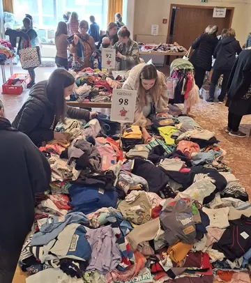 Kindersachenflohmarkt lockt in Grafenwöhr 220 Anbieter an