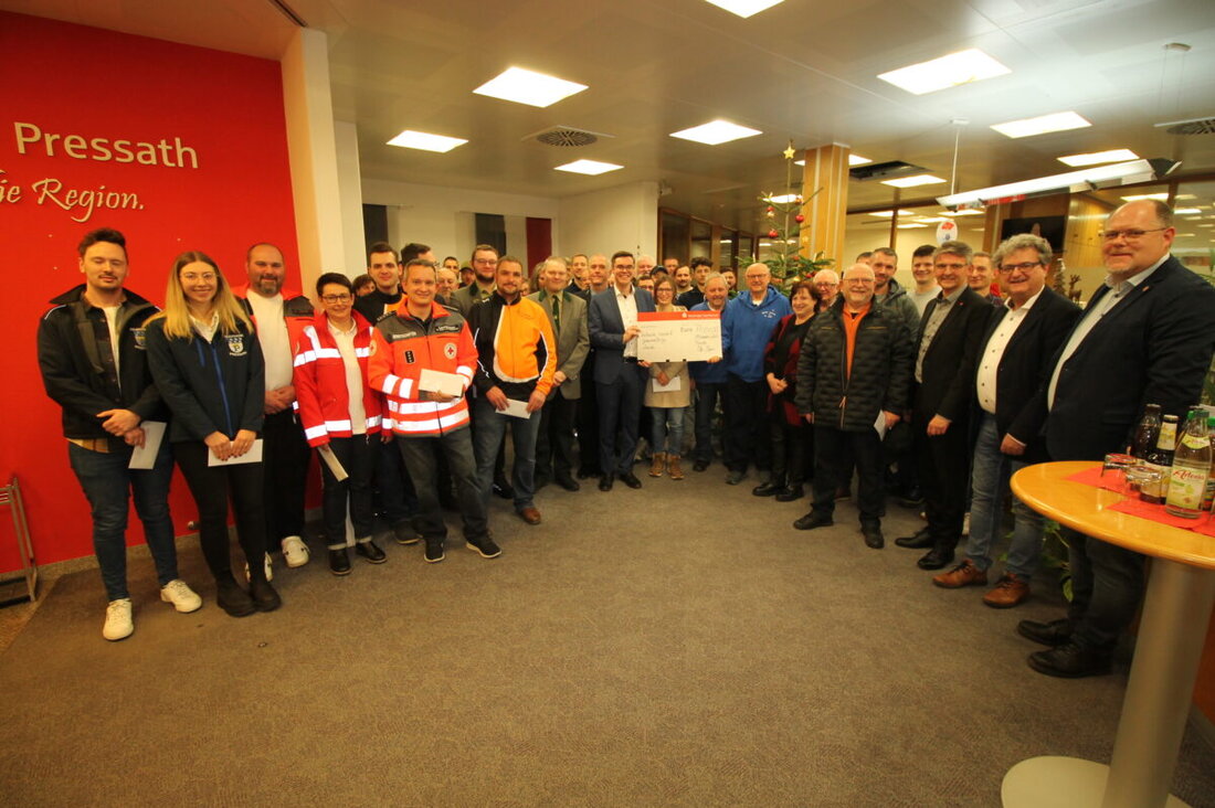 Pressath. Die Vereinigte Sparkasse hat 2025 im Raum Pressath 22.000 Euro an Vereine und Einrichtungen gespendet. 17.050 Euro flossen an 34 Organisationen in Pressath, Schwarzenbach und Trabitz – ein Signal für Engagement.