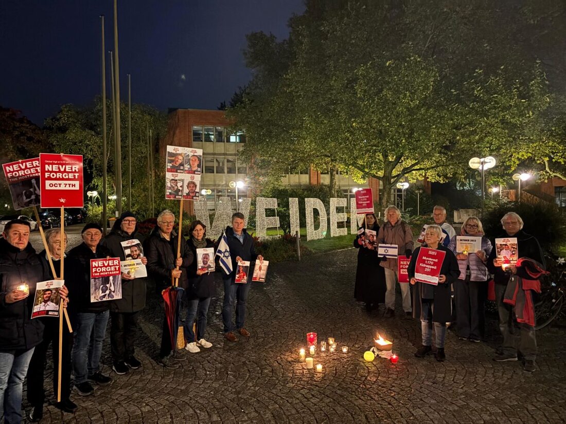 Weiden. Zum zweiten Jahrestag wurde weltweit der Opfer des 7. Oktober 2023 gedacht. In Weiden versammelten sich Mitglieder der Gesellschaft für Christlich-Jüdische Zusammenarbeit vor dem Neuen Rathaus - um 6.29 Uhr, zum Zeitpunkt, an dem der Angriff auf Israel vor zwei Jahren begann.