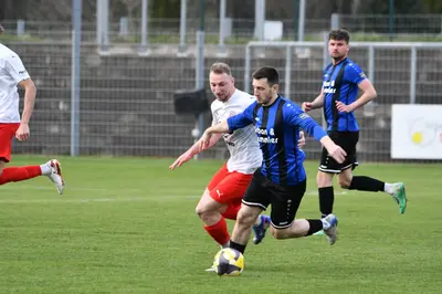 Bayernliga Nord: Derby auf Augenhöhe – DJK Gebenbach und SpVgg SV Weiden im Formrausch