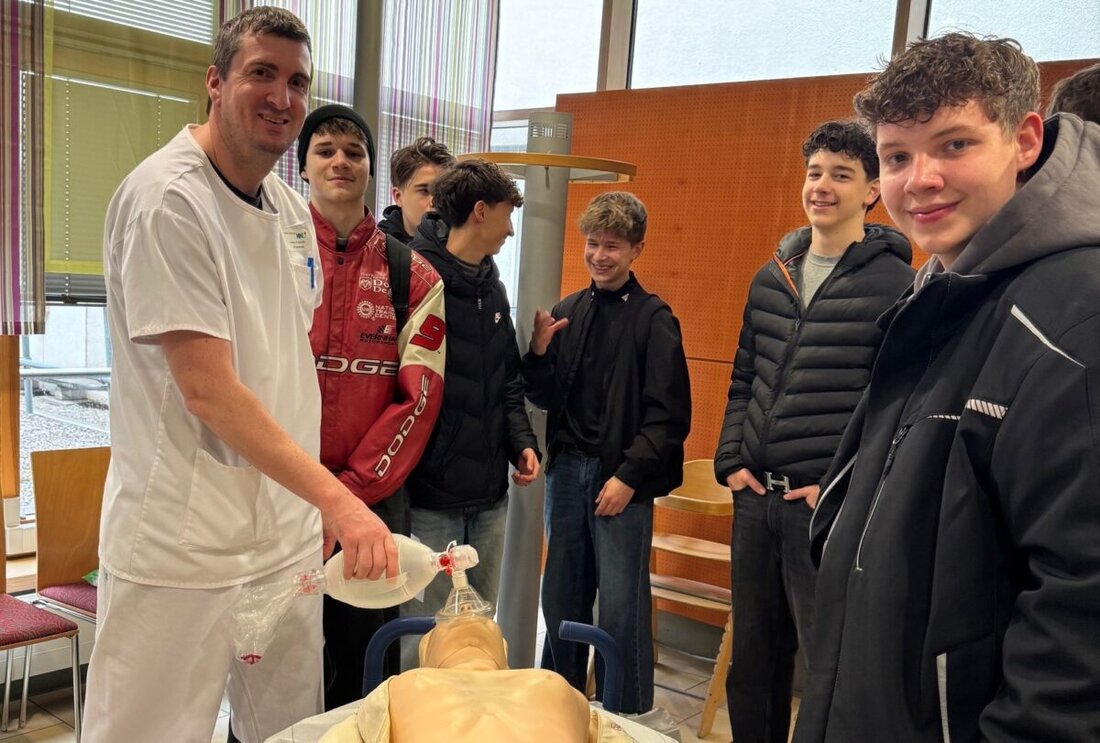 Weiden. Rund 350 Schülerinnen und Schüler aus Weiden und dem Landkreis Neustadt/WN erkundeten beim Aktionstag „Zukunft braucht Pflege“ im Klinikum Weiden moderne Pflegeberufe. Am 27. Februar von 9 bis 12 Uhr.